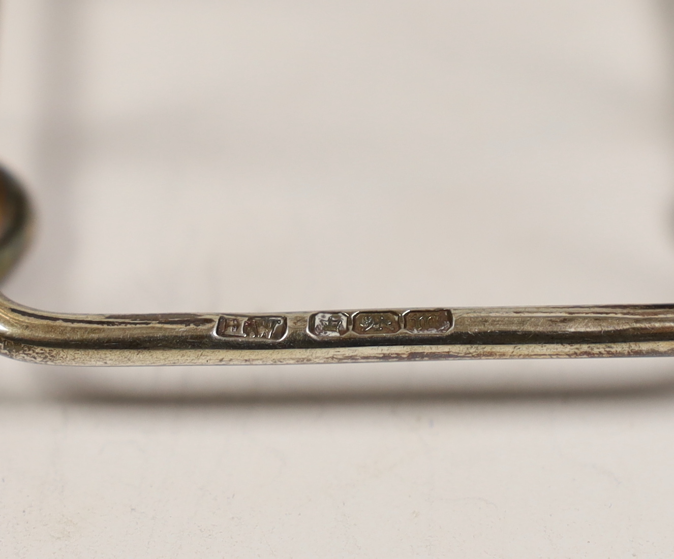 Two pairs of silver five bar toast racks, Lee & Wigfull, Sheffield, 1904 and cusped shaped, London, 1904, tallest 10cm.